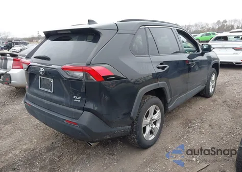 2021 Toyota Rav4 Xle z USA, uszkodzony, nr VIN 2T3P1RFV1MW207579